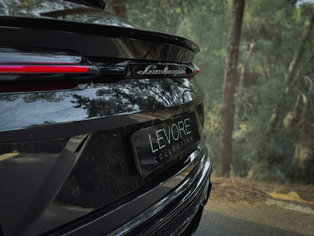 lamborghini-urus-black